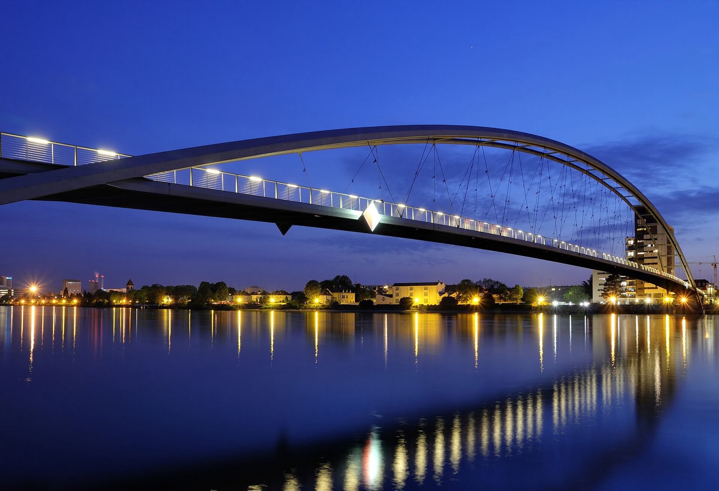 La Passerelle des Trois Pays enjambant le Rhin entre France et Allemagne
